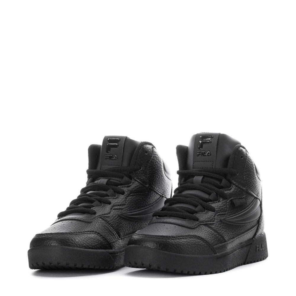 FILA Octavio Women’s Sneakers size 9 wore once! Like new !
